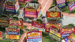 karangan bunga ulang tahun perusahaan​